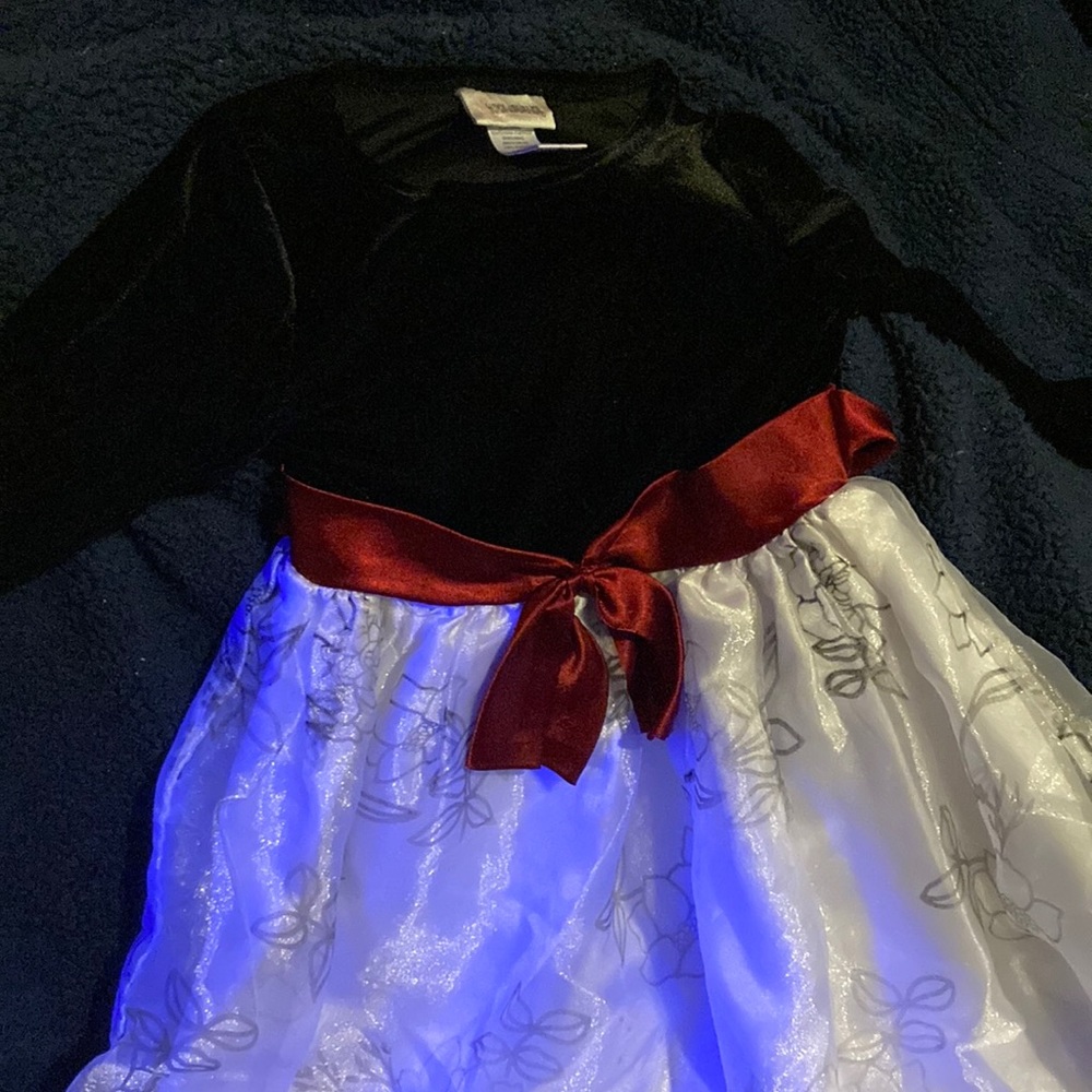 YOUNGLAND Vintage black velvet dress